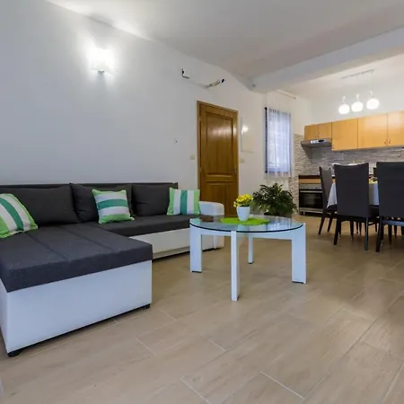 Brnic 3 Apartment Jadranovo